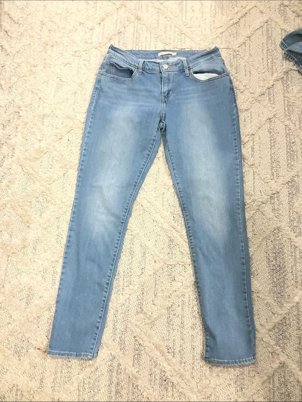 Levi’s, women’s size 31, 811 Curvy skinny jeans with stretch.